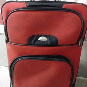 Sampsonite large roller suitcase with haandle